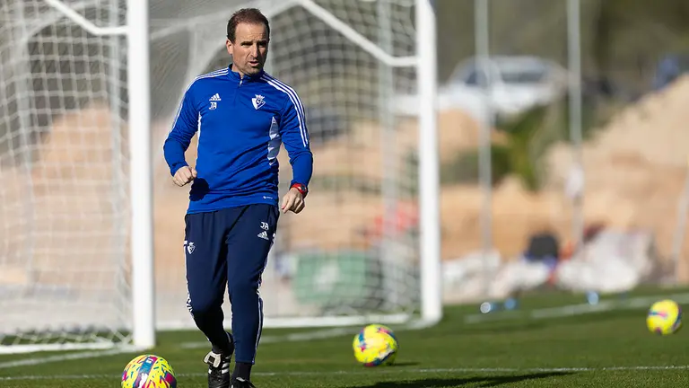 Jagoba Arrasate en un entrenamiento en Alfaz del Pi (Alicante) con su equipo. CA Osasuna.