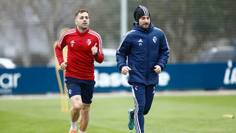 Rubén Peña, a la izquierda, se recupera de una lesión en Tajonar. CA Osasuna.