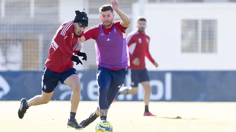 Ez Abde en pugna con David García en Tajonar. CA Osasuna.