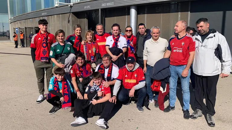Afición de Osasuna antes del partido frente al Espanyol en el RCDE Stadium. Cedida.