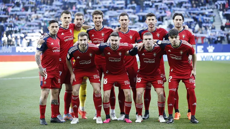 Los once jugadores rojillos ante el RDC Espanyol en Barcelona. CA Osasuna.