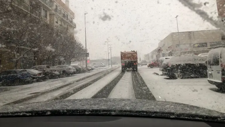 Salida de Estella por el polígono de Merkatondoa con la nevada de este lunes. Navarra.com