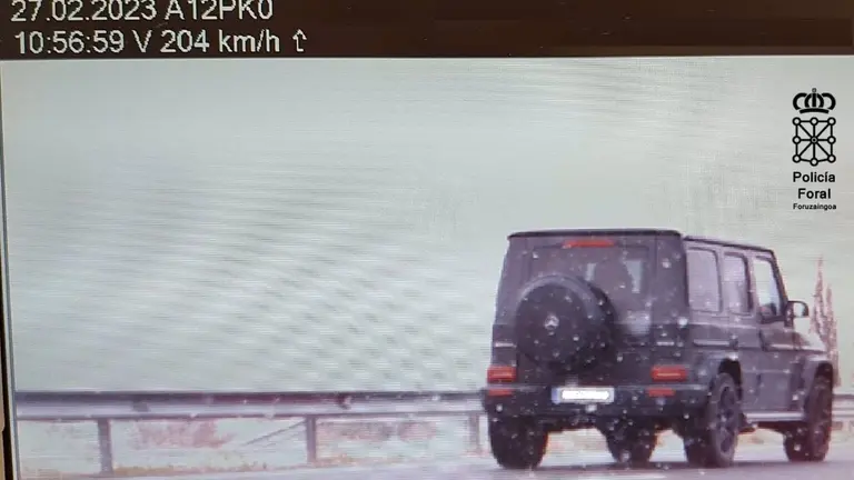 Cazan a un conductor a más de 200 kilómetros por hora en la autovía nevada. POLICÍA FORAL