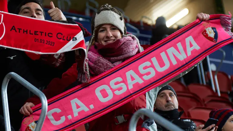 La grada del estadio de El Sadar durante el partido de ida de la semifinal de la Copa del Rey entre CA Osasuna y Athletic Club. IÑIGO ALZUGARAY
