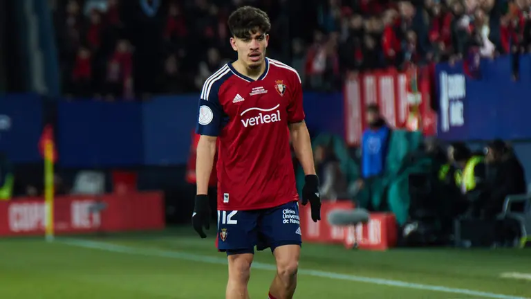 Abde (12. CA Osasuna) durante el partido de ida de la semifinal de la Copa del Rey entre CA Osasuna y Athletic Club disputado en el estadio de El Sadar. IÑIGO ALZUGARAY