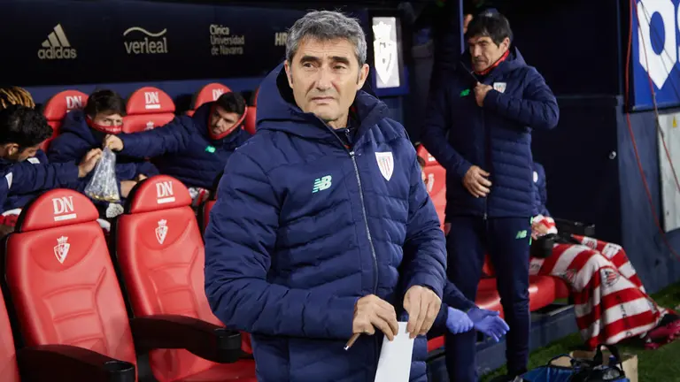 Ernesto Valverde (entrenador Athletic Club) durante el partido de ida de la semifinal de la Copa del Rey entre CA Osasuna y Athletic Club disputado en el estadio de El Sadar. IÑIGO ALZUGARAY