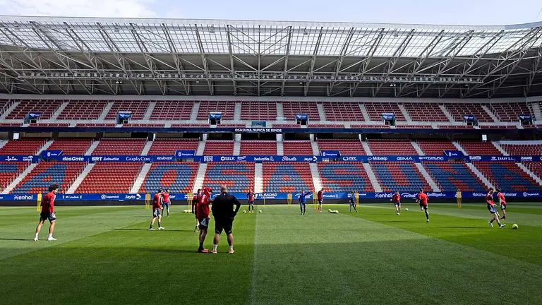 Entrenamiento de los jugadores rojillos en el estadio de El Sadar. CA Osasuna.