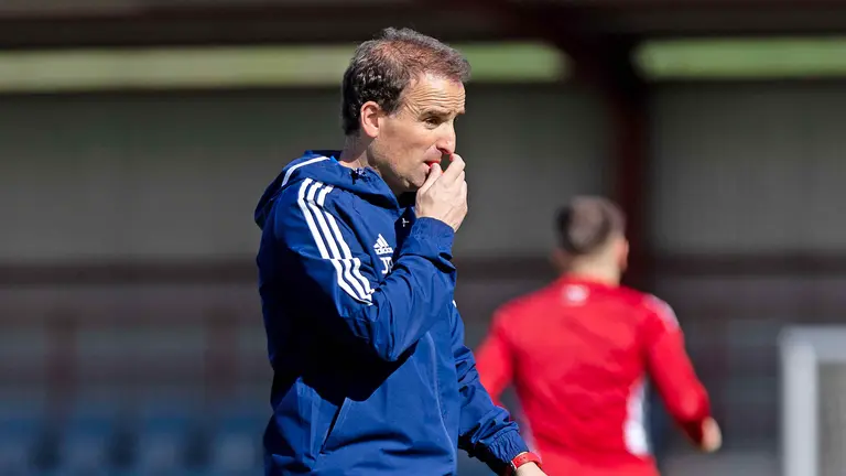 El entrenador Jagoba Arrasate en un entrenamiento en las instalaciones de Tajonar. CA Osasuna.