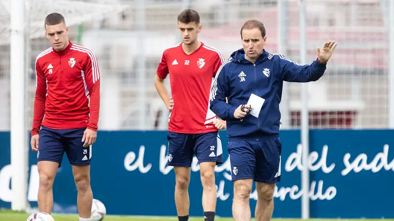 Jagoba Arrasate, a la derecha, en un entrenamiento en Tajonar. CA Osasuna.