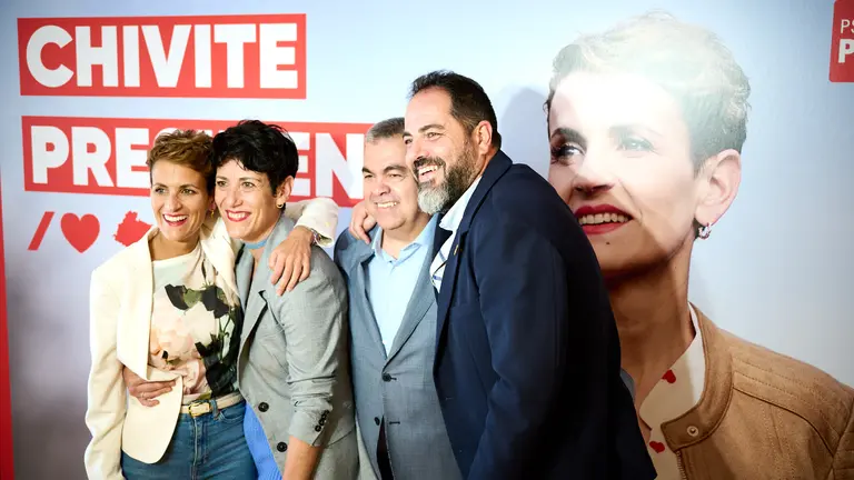 Acto de fin de campaña del PSN con María Chivite, Santos Cerdán y Elma Saiz. PABLO LASAOSA