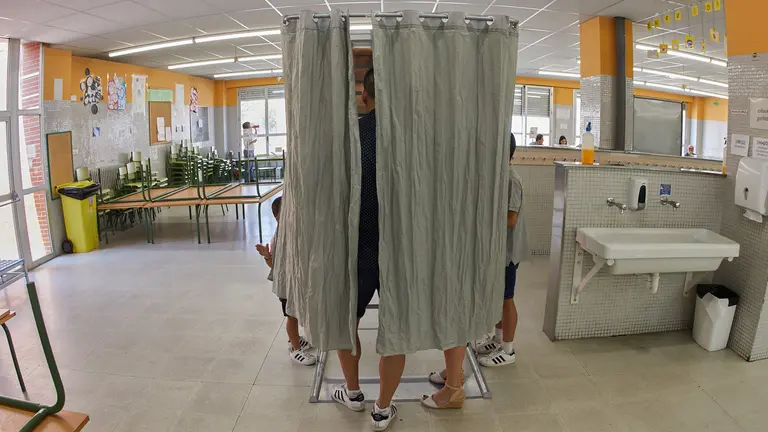 Jornada electoral en la Ikastola Amaiur de Pamplona. IÑIGO ALZUGARAY