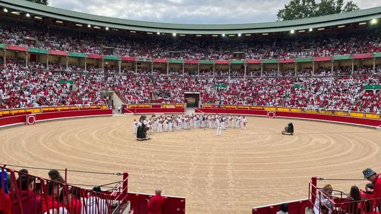 Primer encierro de San Fermín 2023 en la plaza del toros. NAVARRA.COM