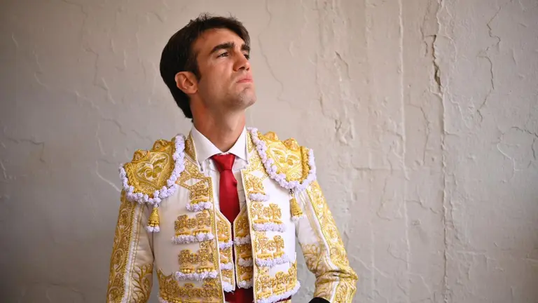 Adrián Torres antes del comienzo de la cuarta corrida de la Feria del Toros de Pamplona en San Fermín 2023 con toros de Cebada Gago. PABLO LASAOSA