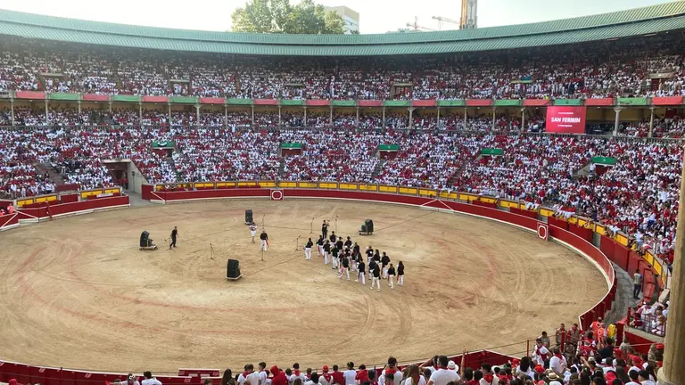 Plaza de Toros de Pamplona antes del comienzo del cuarto encierro de San Fermín 2023 con toros de Fuente Ymbro. NAVARRA.COM