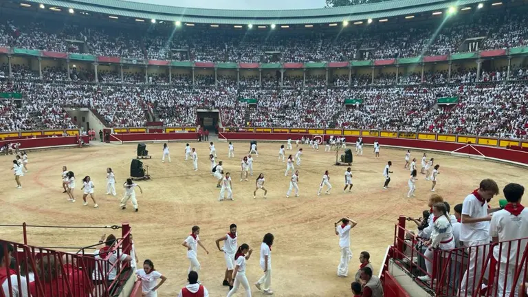 Plaza de Toros de Pamplona en los momentos previos al quinto encierro de San Fermín 2023 con toros de Núñez del Cuvillo. JASMINA AHMETSPAHIC