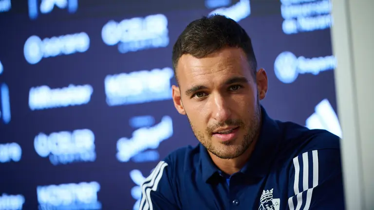 Unai García, jugador de Osasuna, ofrece una rueda de prensa antes del partido contra el Brujas. PABLO LASAOSA