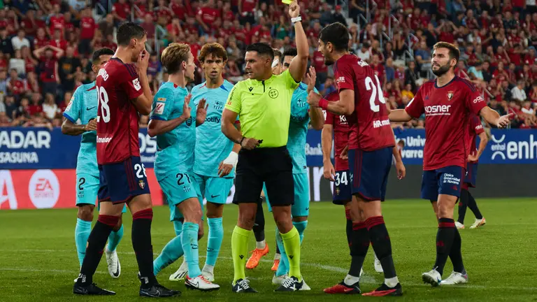 Partido de La Liga EA Sports entre CA Osasuna y FC Barcelona disputado en el estadio de El Sadar en Pamplona. IÑIGO ALZUGARAY