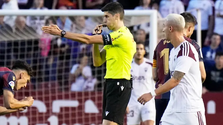 El árbitro mallorquín Mateo Busquets Ferrer. LaLiga.
