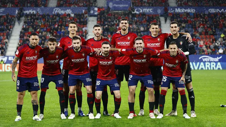 Equipo titular de los rojillos ante el Granada en El Sadar. CA Osasuna.