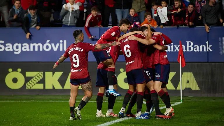 Partido entre CA Osasuna y Granada CF disputado en el estadio de El Sadar en Pamplona. IÑIGO ALZUGARAY