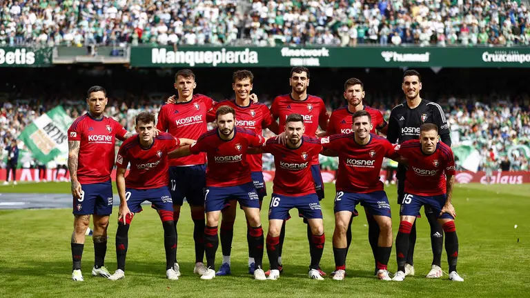 Equipo titular de los rojillos ante el Betis en el Benito Villamarín. CA Osasuna.