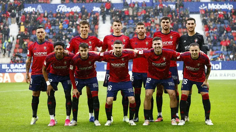 Equipo titular de los rojillos ante el Girona en El Sadar. CA Osasuna.