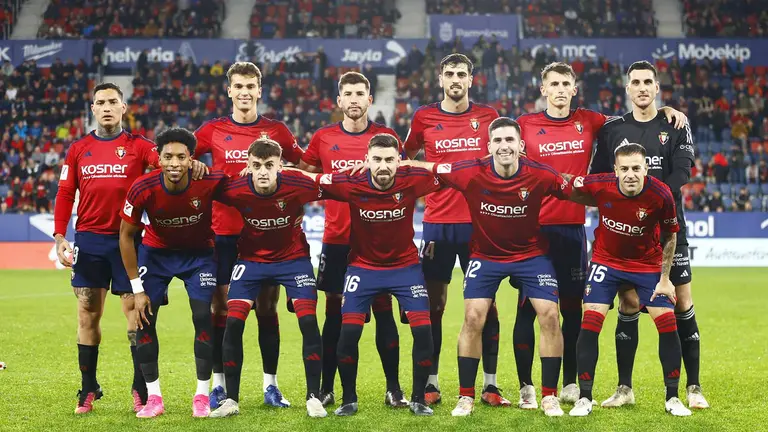 El equipo titular rojillo ante la UD Las Palmas en el estadio de El Sadar. CA Osasuna.