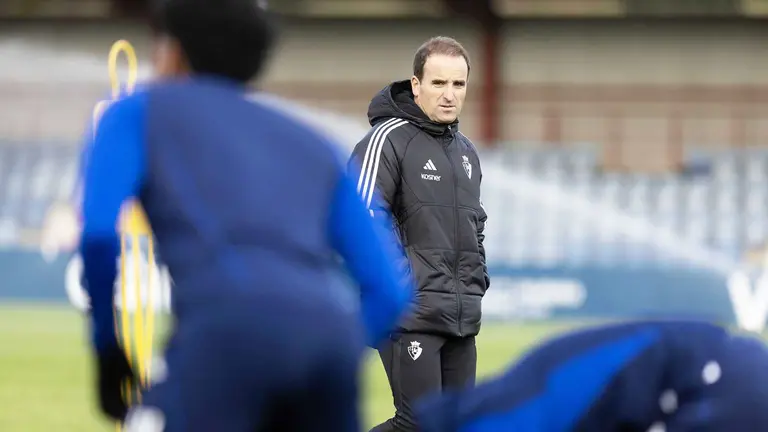 El entrenador Jagoba Arrasate en un entrenamiento en Tajonar. CA Osasuna