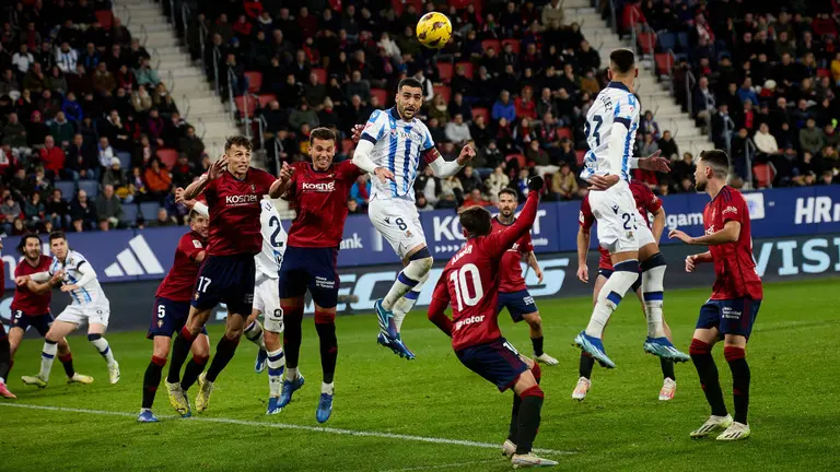 Partido entre CA Osasuna y Real Sociedad disputado en el estadio de El Sadar en Pamplona. IÑIGO ALZUGARAY