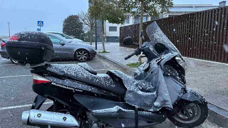 Los primeros copos de nieve  han comenzado a caer en la Comarca de Pamplona. La imagen está tomada en Cordovilla. NAVARRA.COM