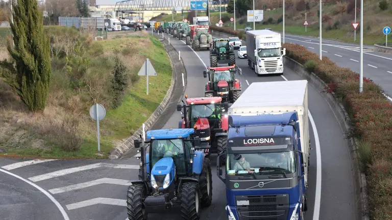 Los camiones también se desplazan por la zona norte.