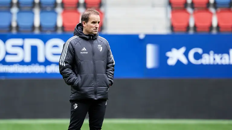 El entrenador Jagoba Arrasate en un entrenamiento con su equipo en El Sadar. CA Osasuna.