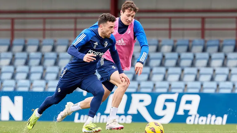 Kike Barja y Jorge Herrando en un entrenamiento en Tajonar. CA Osasuna.