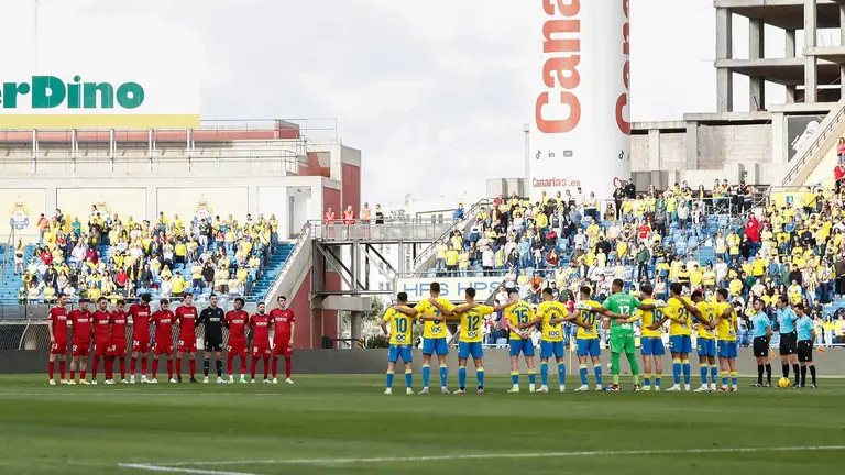 Minuto de silencio en el estadio de Gran Canaria. CA Osasuna.