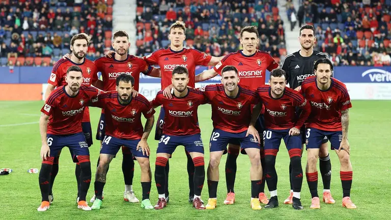 El equipo titular de los rojillos en El Sadar ante el Valencia. CA Osasuna.