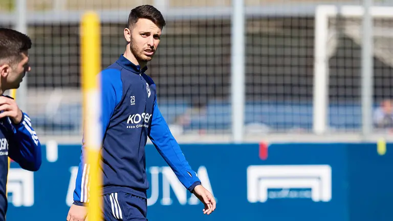 Raúl García de Haro en un entrenamiento con su equipo en Tajonar. CA Osasuna.