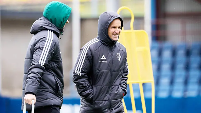 Jagoba Arrasate dirige un entrenamiento de su equipo en Tajonar. CA Osasuna.