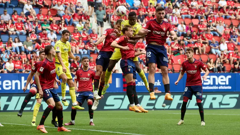 Partido entre Osasuna y Villarreal CF disputado en el estadio de El Sadar en Pamplona. IÑIGO ALZUGARAY
