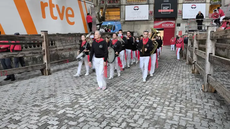 Momentos previos al segundo encierro de San Fermín del 8 de julio con toros de Cebada Gago. LUCÍA VALERO