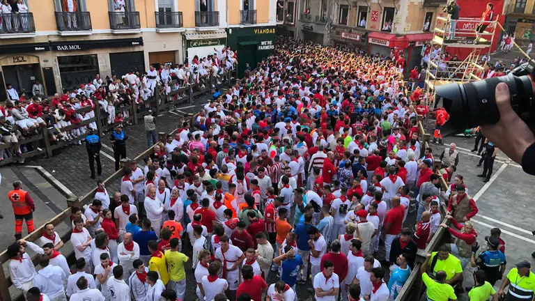 Momentos previos al segundo encierro de San Fermín del 8 de julio con toros de Cebada Gago. ÍÑIGO ALZUGARAY