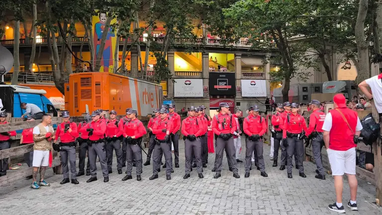 Ambiente previo al tercer encierro de San Fermín 2024 con toros de Victoriano del Río. LUCÍA VALERO