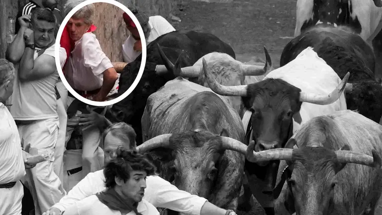 Los toros de la ganadería de Jandilla recorren la cuesta de Santo Domingo durante el sexto encierro de los Sanfermines 2024 celebrado este viernes en Pamplona. EFESergio Martín (2)
