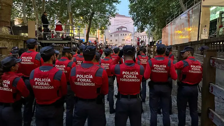 Ambiente previo al séptimo encierro de San Fermín 2024 en Pamplona con toros de José Escolar. IRANZU LARRASOAÑA
