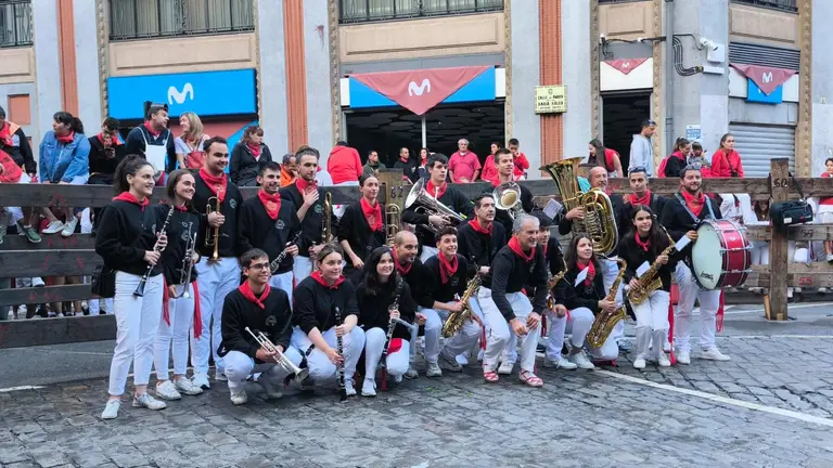 Ambiente previo al último encierro de San Fermín 2024 en Pamplona con toros de Miura. LUCÍA VALERO.