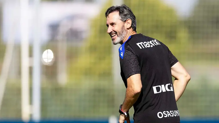 Vicente Moreno en un entrenamiento en las instalaciones de Tajonar. CA Osasuna.