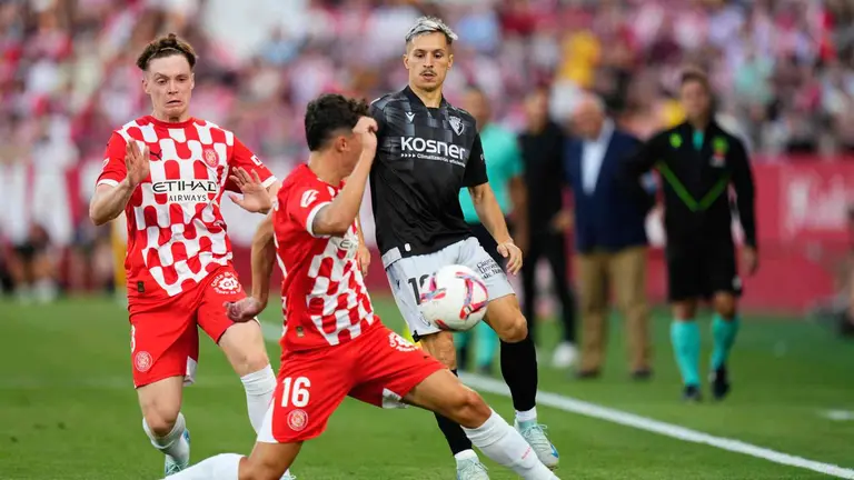 Derrota de Osasuna en el estadio de Montilivi contra el Girona FC. EFE
