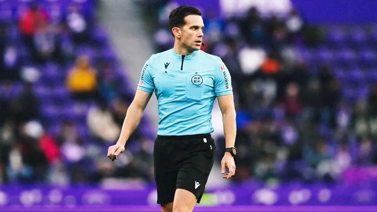 El árbitro andaluz de primera división Alejandro Quintero González. Real Valladolid.