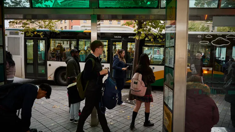 La huelga de transportes afecta a los viajeros de villavesas de Pamplona. PABLO LASAOSA