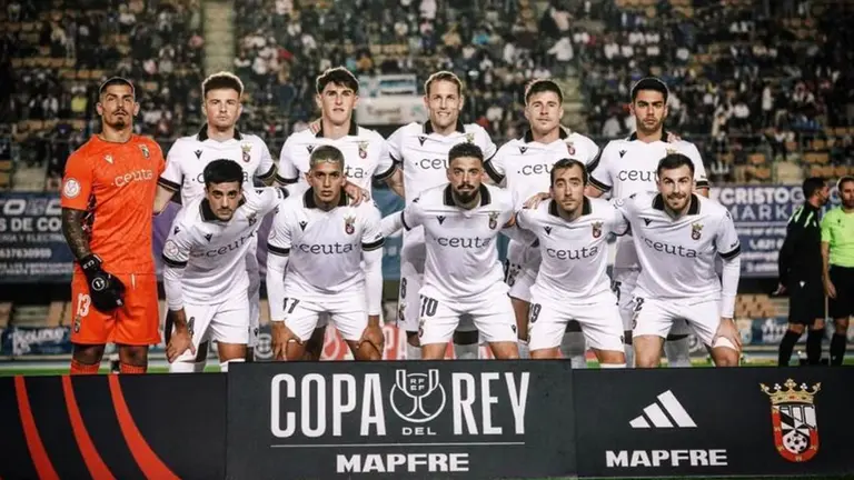 Equipo titular de la AD Ceuta en el partido de Copa del Rey ante el Xerez. Instagram.