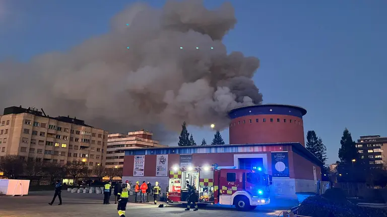 Incendio en el Planetario de Pamplona. PABLO LASAOSA